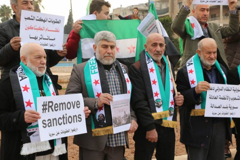 Unión Europea acuerda levantar todas las sanciones sobre Siria