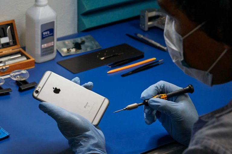 Tata hará reparaciones de iPhone y MacBook en India para Apple